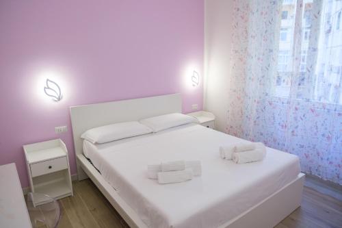 RainbHome Colourful Roman Suites photo 56