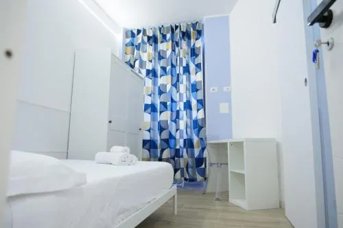 RainbHome Colourful Roman Suites photo 9