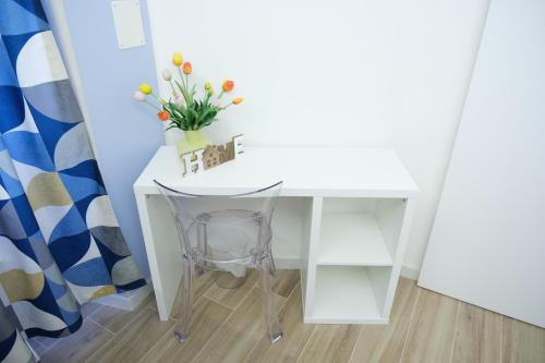 RainbHome Colourful Roman Suites photo 66