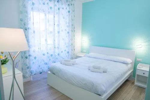 RainbHome Colourful Roman Suites photo 6