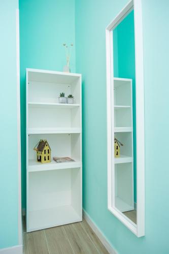 RainbHome Colourful Roman Suites photo 46
