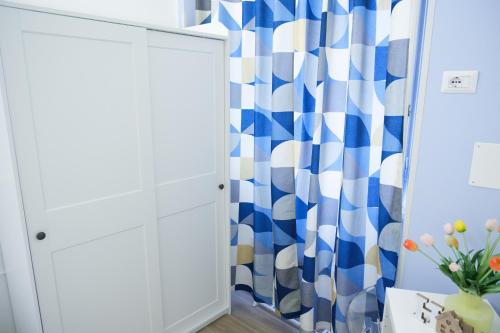 RainbHome Colourful Roman Suites photo 72
