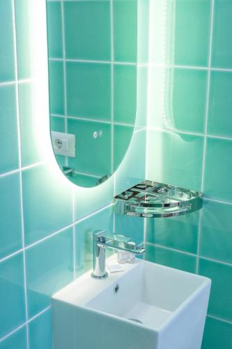 RainbHome Colourful Roman Suites photo 52