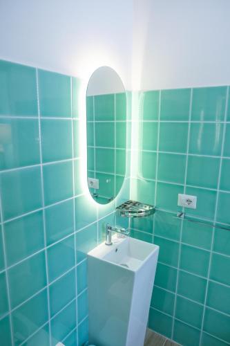 RainbHome Colourful Roman Suites photo 51
