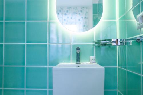 RainbHome Colourful Roman Suites photo 48