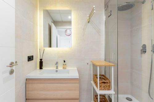 Luxury 2 bed apt with sea view