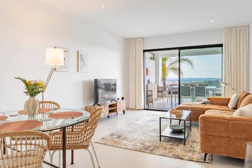 Luxury 2 bed apt with sea view