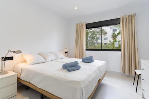 Luxury 2 bed apt with sea view