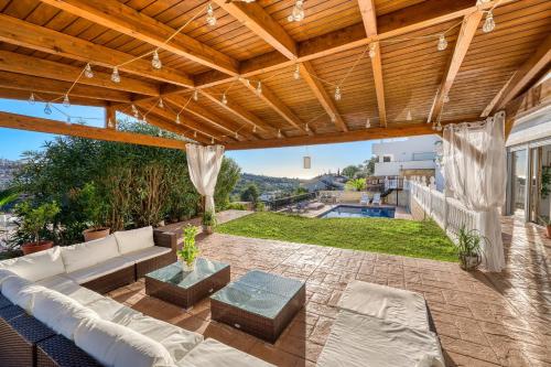 3077 Luxury Villa with Pool and Views in Elviria,