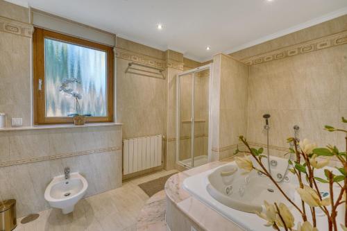 3077 Luxury Villa with Pool and Views in Elviria,