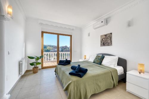3077 Luxury Villa with Pool and Views in Elviria,
