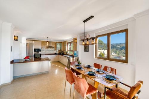 3077 Luxury Villa with Pool and Views in Elviria,
