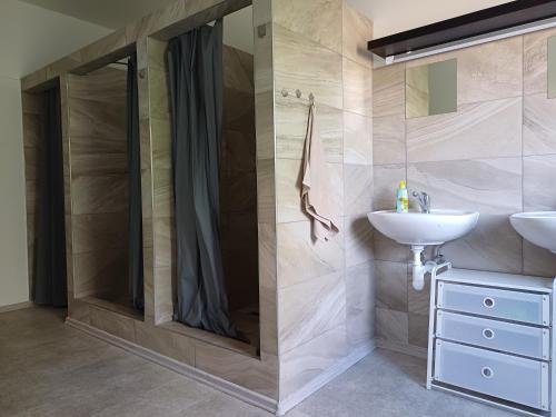 Koupelna v ubytování Apartmány Kortan