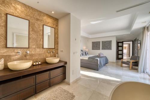 3055 Family villa close to the beach