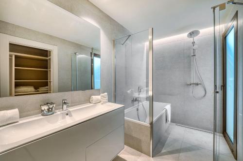 3001 Velaya Beachfront Luxury Apartment