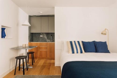 Alfama Regal Suites