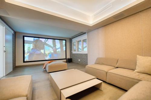 3004 Luxury Modern Villa with Pool