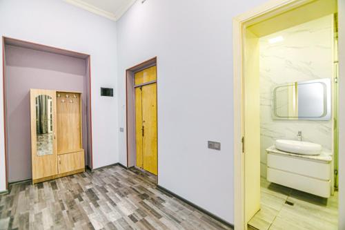 Apartment Downtown in Nizamiにあるバスルーム