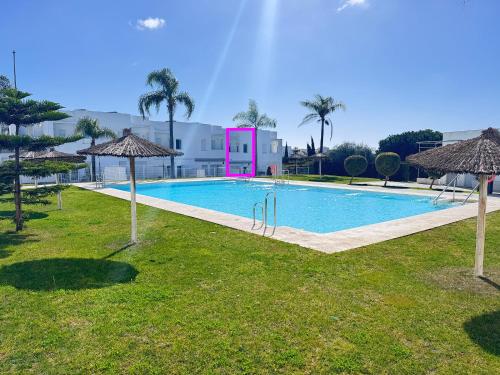 Luz de Conil is a modern villa next to Playa Fontanilla