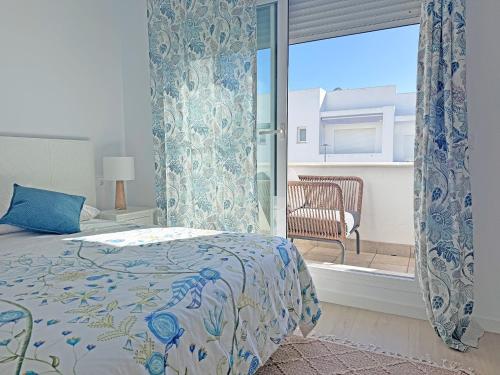 Luz de Conil is a modern villa next to Playa Fontanilla