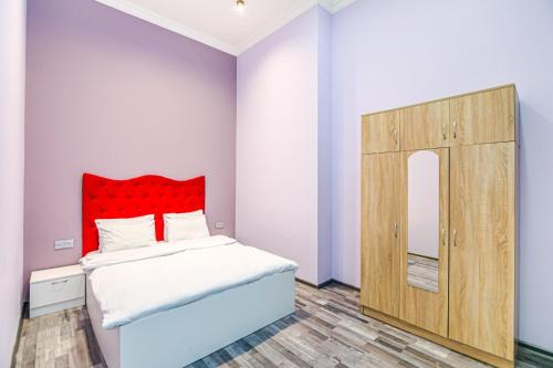 Apartment Downtown in Nizamiにあるベッド