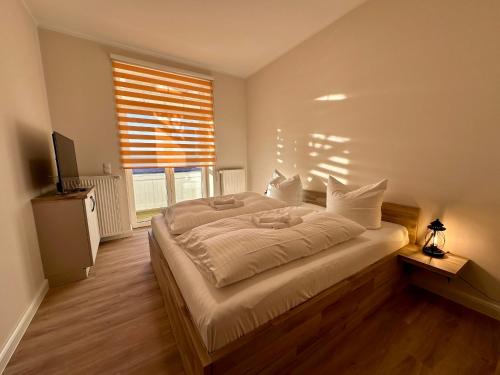 Ένα ή περισσότερα κρεβάτια σε δωμάτιο στο Haus Concordia I Ferienwohnung 5 im Haus Concordia