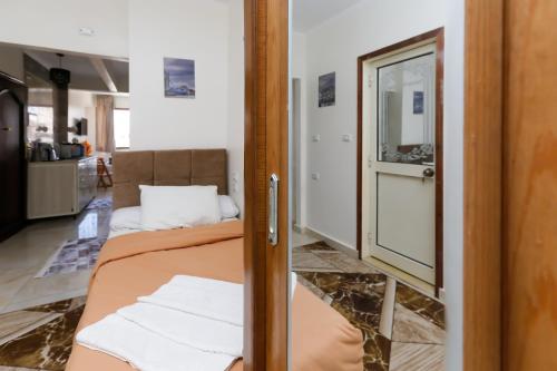 a room with a bed and a mirror at Luxury Panorama pyramids & jacuzzi in Cairo
