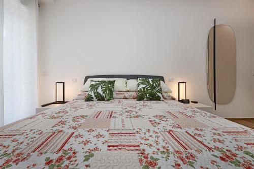 Katil atau katil-katil dalam bilik di Little Flat - Cozy Stay with Borgo view