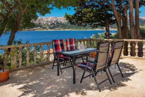 Apartment Igor 2 with Terrace and Sea View