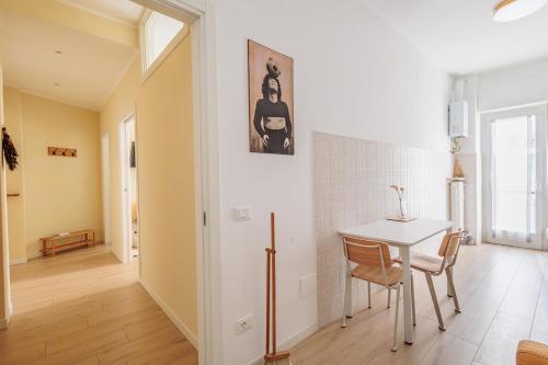 a kitchen and dining room with a table and chairs at Urbi in Bergamo