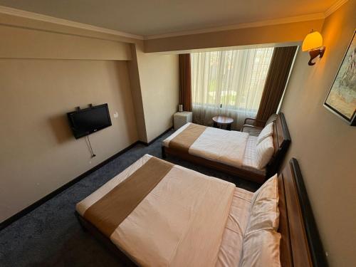 Postel nebo postele na pokoji v ubytování Nairi Hotel Yerevan