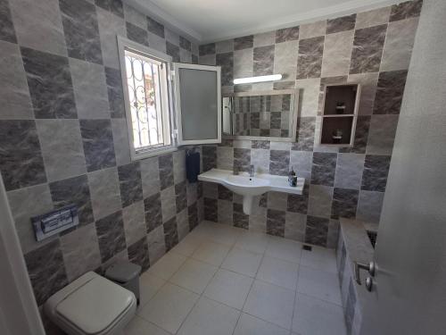 a bathroom with a sink and a toilet at Villa lucky in Hammamet