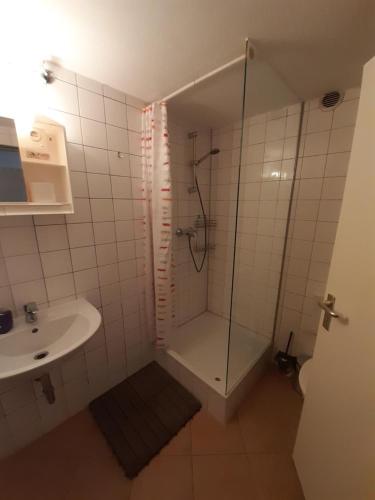 Bilik mandi di 2-Rent Group Hostel Rooms&Apartments EVE168