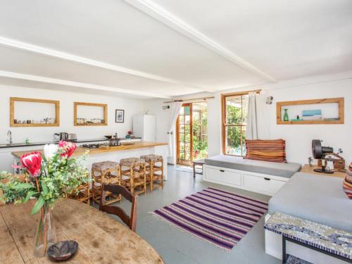 Χώρος καθιστικού στο Scarborough Beach Bungalow