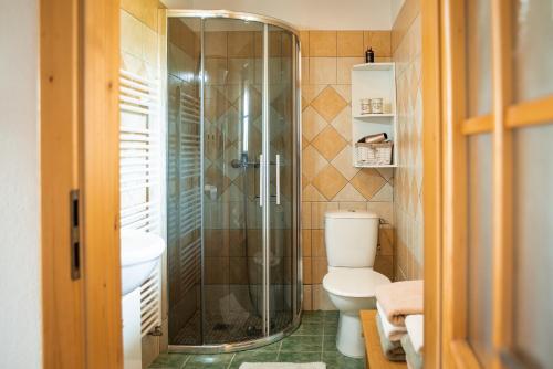 Koupelna v ubytování Selský Dvůr- apartmány a keramická dílna