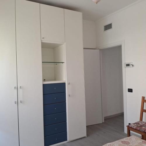a bedroom with white cabinets and a blue drawer at Casa Gelsomina apartment in Rapallo