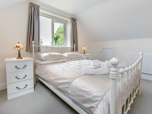Postel nebo postele na pokoji v ubytování 2 Bed in Portreath 54586