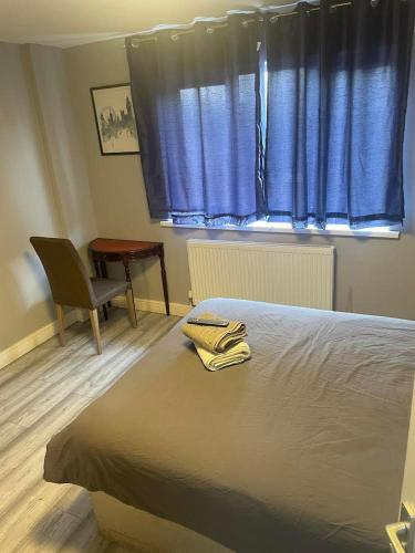 Ένα ή περισσότερα κρεβάτια σε δωμάτιο στο St Anthony Budget Double Rooms