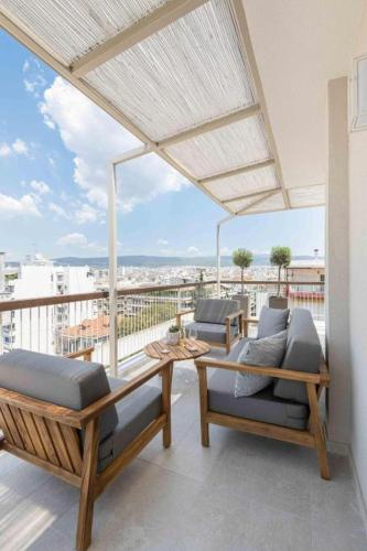 Lavish Unique Penthouse next to the seafront
