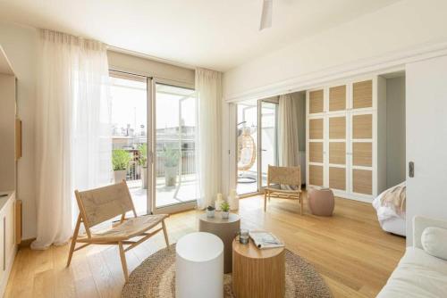 Lavish Unique Penthouse next to the seafront