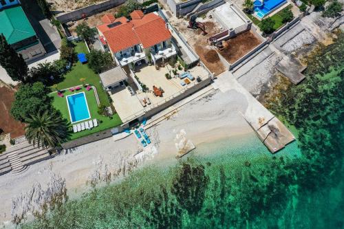 Hồ bơi trong/gần SEJOUR DE RÊVE DANS VILLA de luxe sur la plage en famille ,amis ,et animaux