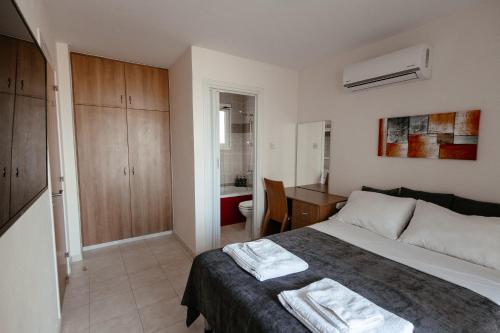 Ένα ή περισσότερα κρεβάτια σε δωμάτιο στο Leah's Deluxe Villa