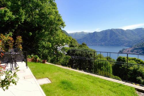 Cernobbio Panoramic Terrace Apartment - From the Nature to the Lake photo 3