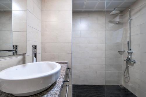 Ένα μπάνιο στο Parador Sky Hotel All Inclusive