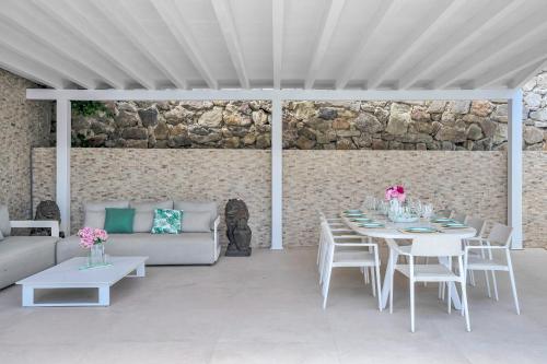 Villa Banus - Luxury 6 Bed by Finest Rentals