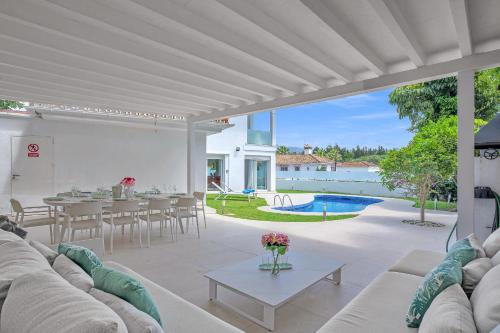 Villa Banus - Luxury 6 Bed by Finest Rentals