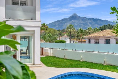 Villa Banus - Luxury 6 Bed by Finest Rentals