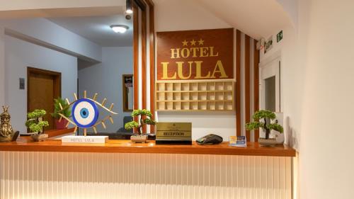 Un certificado, premio, letrero u otro documento en Hotel Lula Ksamil
