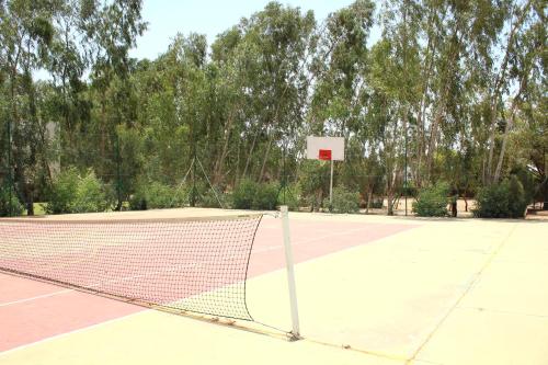 Tenis a/nebo squash v ubytování Royal Saly nebo okolí