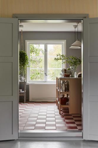 an open door into a kitchen with a window at Stay North Matri House Edla in Mathildedal